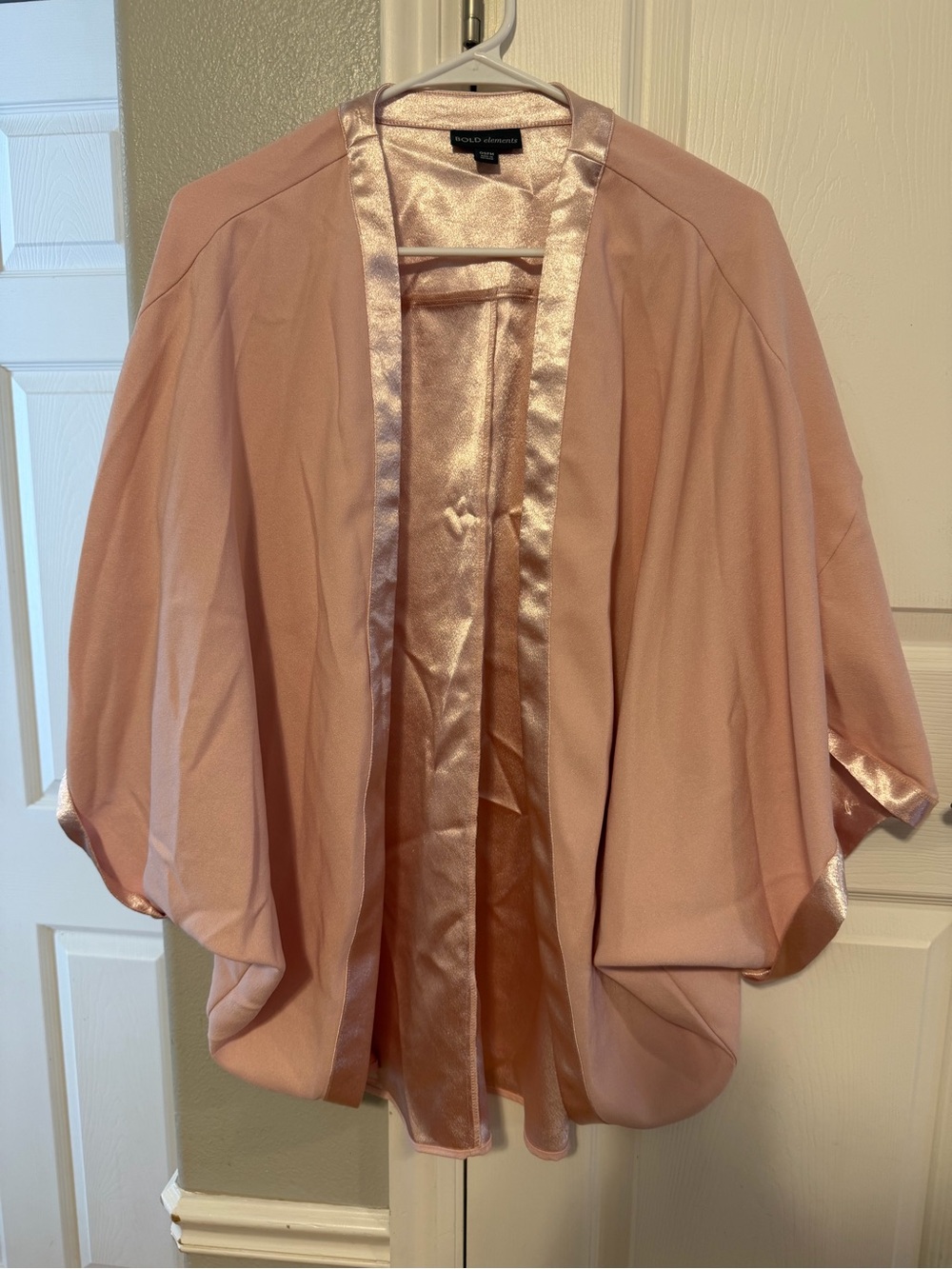 BOLD elements Satin-Look Open Cardigan in Blush Pink